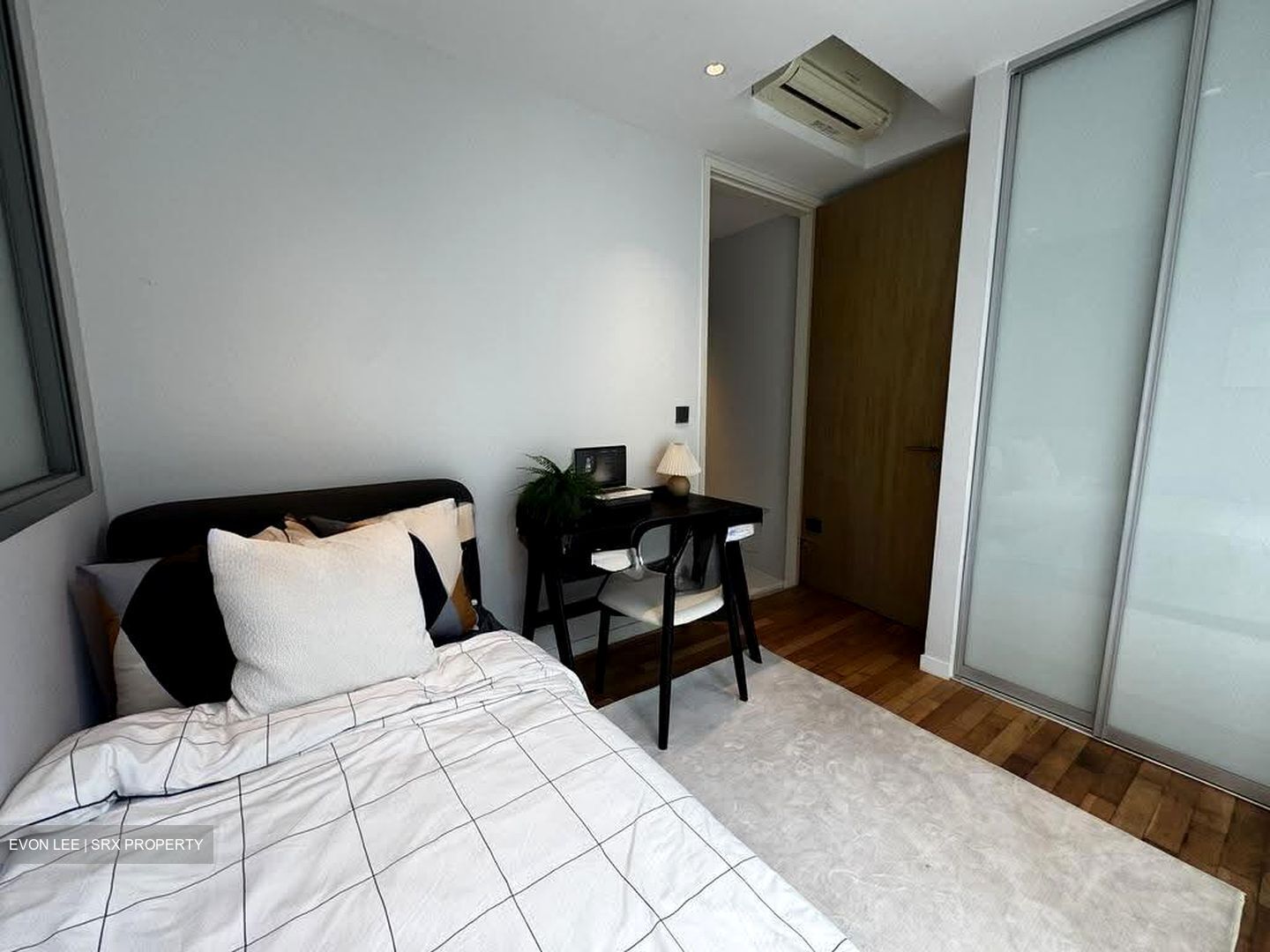 Miltonia Close (D27), Terrace #611080291